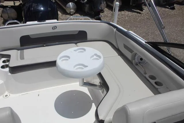 Slide: The Image of Hurricane SunDeck 235 OB 2023 - 24