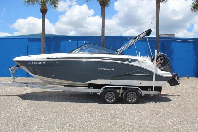 Slide: The Image of Hurricane SunDeck 235 OB 2023 - 7