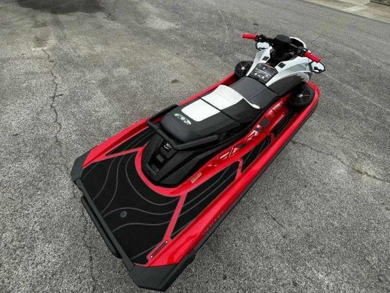 Slide: The Image of Yamaha Waverunner GP HO w/ Audio 2025 - 18