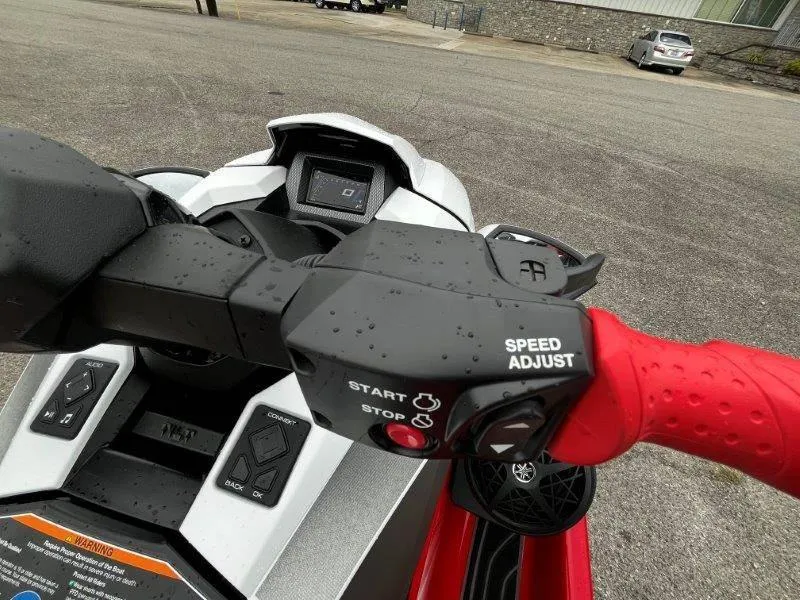 Slide: The Image of Yamaha Waverunner GP HO w/ Audio 2025 - 28