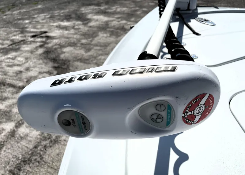 Slide: The Image of Minn Kota trolling motor on 2015 Contender 25 Bay boat. - 32