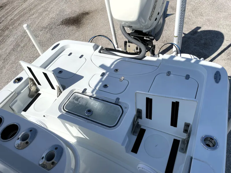 Slide: The Image of Contender 25 Bay 2015 - 60