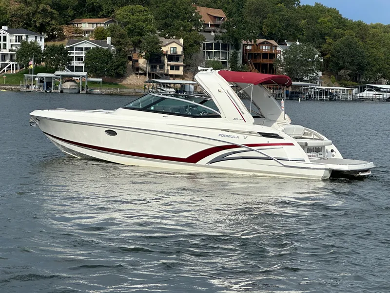 Slide: The Image of Formula 330 Crossover Bowrider 2016 - 52