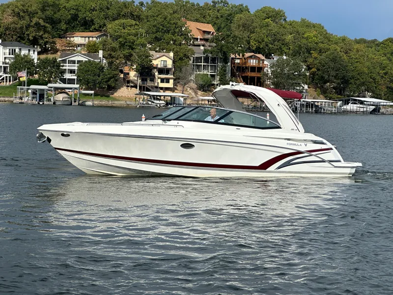 Slide: The Image of Formula 330 Crossover Bowrider 2016 - 58