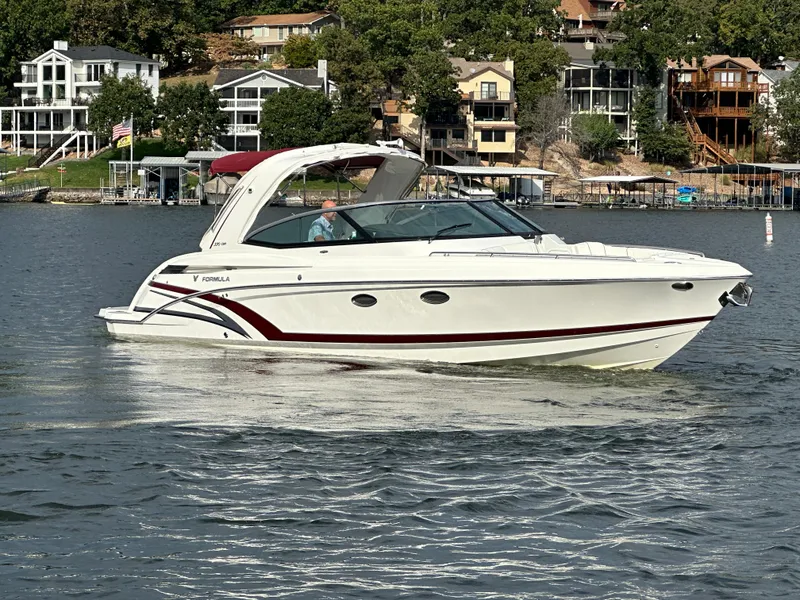 Slide: The Image of Formula 330 Crossover Bowrider 2016 - 65