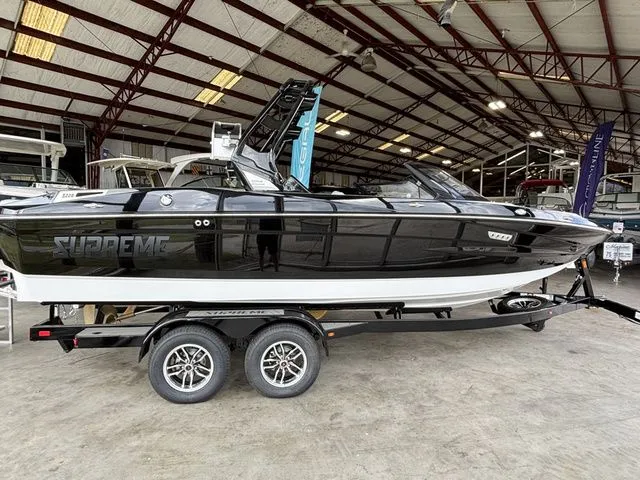 The Image of Supreme S220 2025 - 1