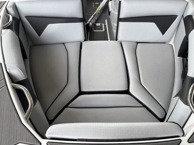 Slide: The Image of Supreme S220 2025 - 10