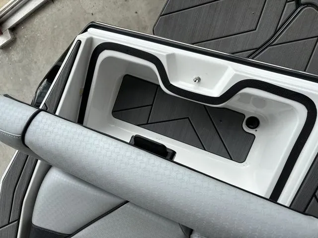 Slide: The Image of Supreme S220 2025 - 18