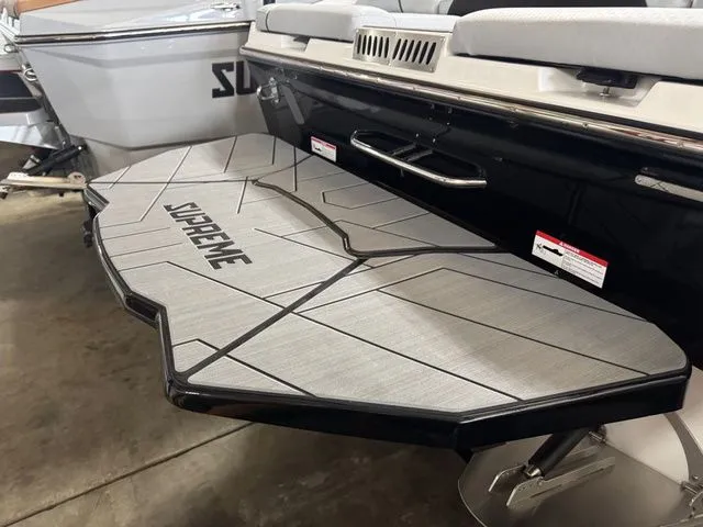 Slide: The Image of Supreme S220 2025 - 4