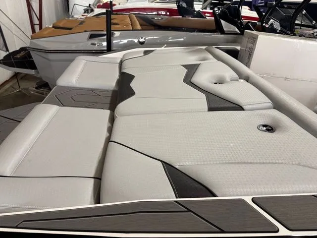 Slide: The Image of Supreme S220 2025 - 7