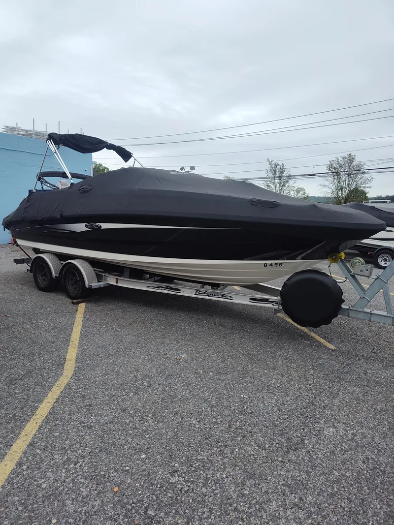 Slide: The Image of Sea Ray 240 Sundeck 2014 - 11