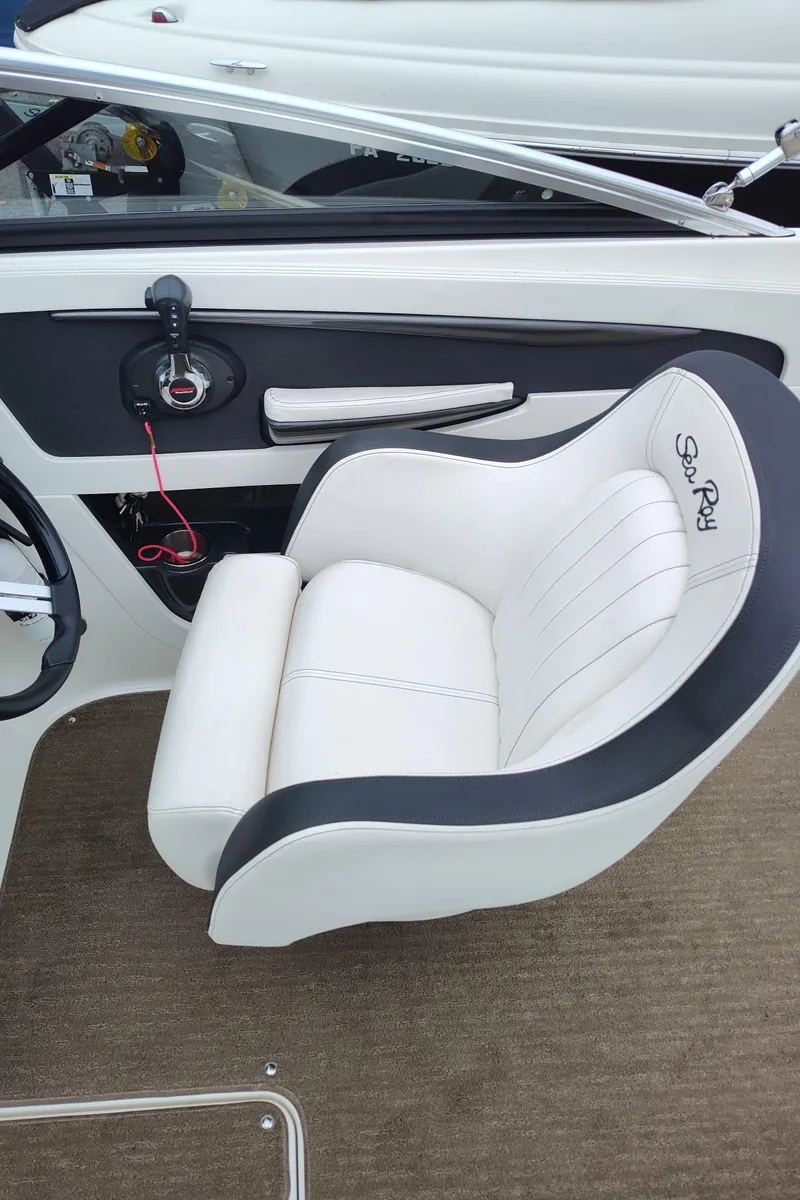 Slide: The Image of Sea Ray 240 Sundeck 2014 - 13