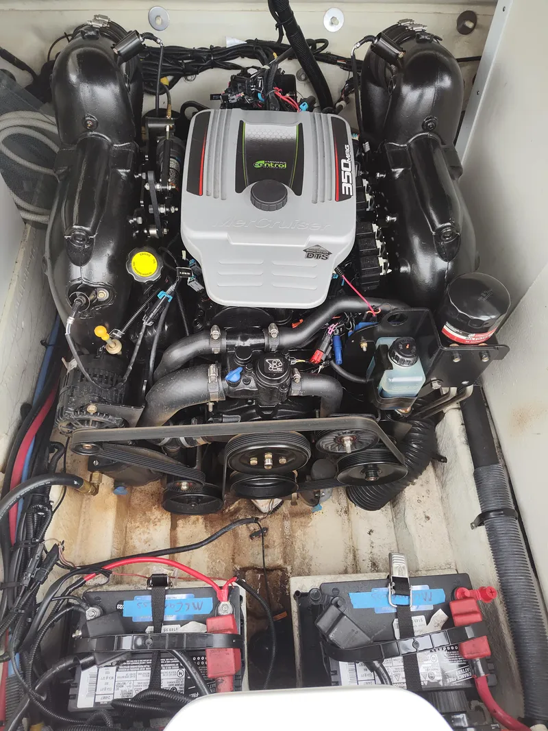 Slide: The Image of Sea Ray 240 Sundeck 2014 - 4