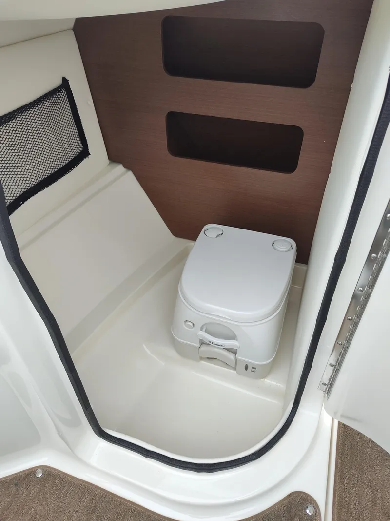 Slide: The Image of Sea Ray 240 Sundeck 2014 - 7