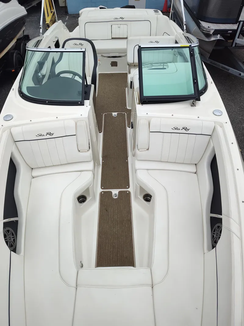 Slide: The Image of Sea Ray 240 Sundeck 2014 - 9