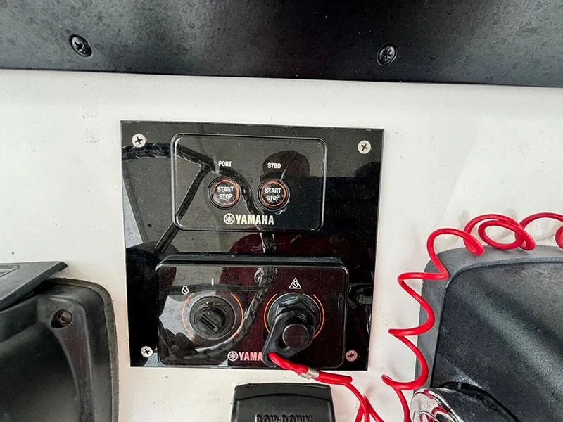 Slide: The Image of Yamaha control panel on 2003 Marlago FS35 boat dashboard with start/stop buttons and safety lanyard. - 24