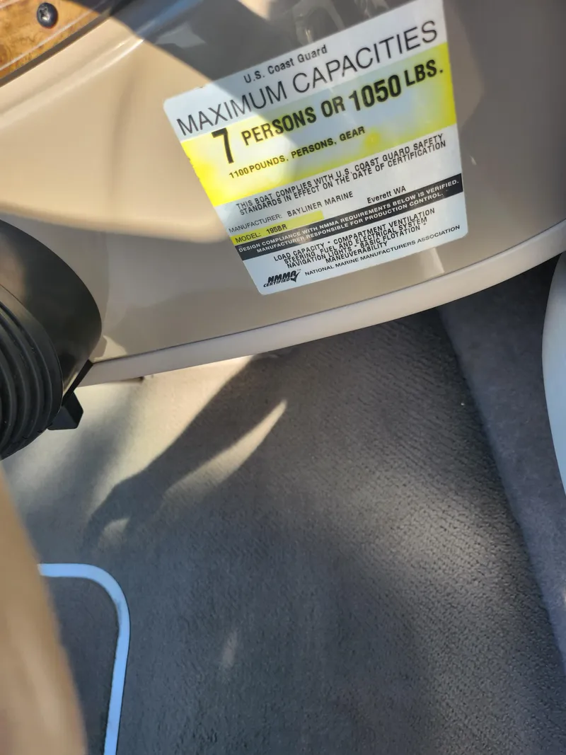 Slide: The Image of Bayliner 195 Classic 2004 - 14