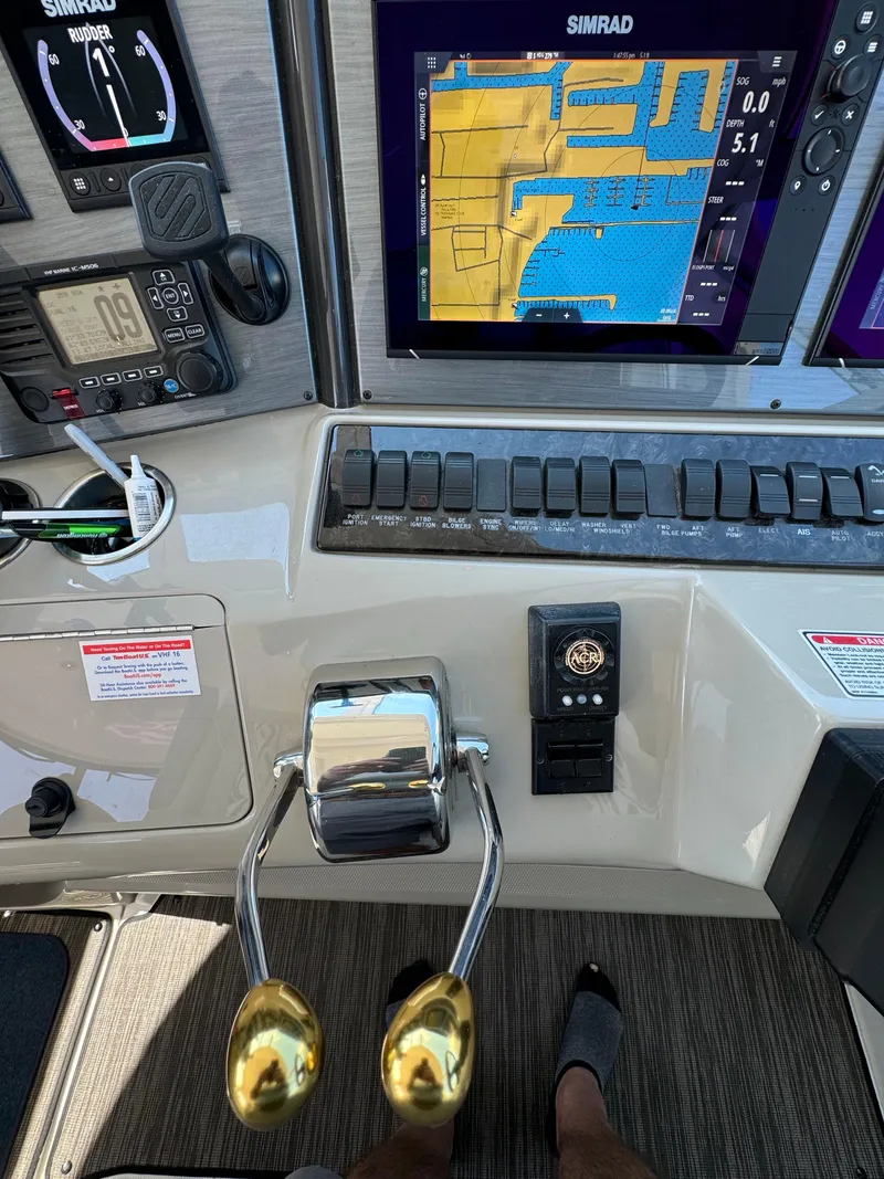 Slide: The Image of 2005 Sea Ray 390 Motor Yacht dashboard with navigation controls and Simrad display. - 21