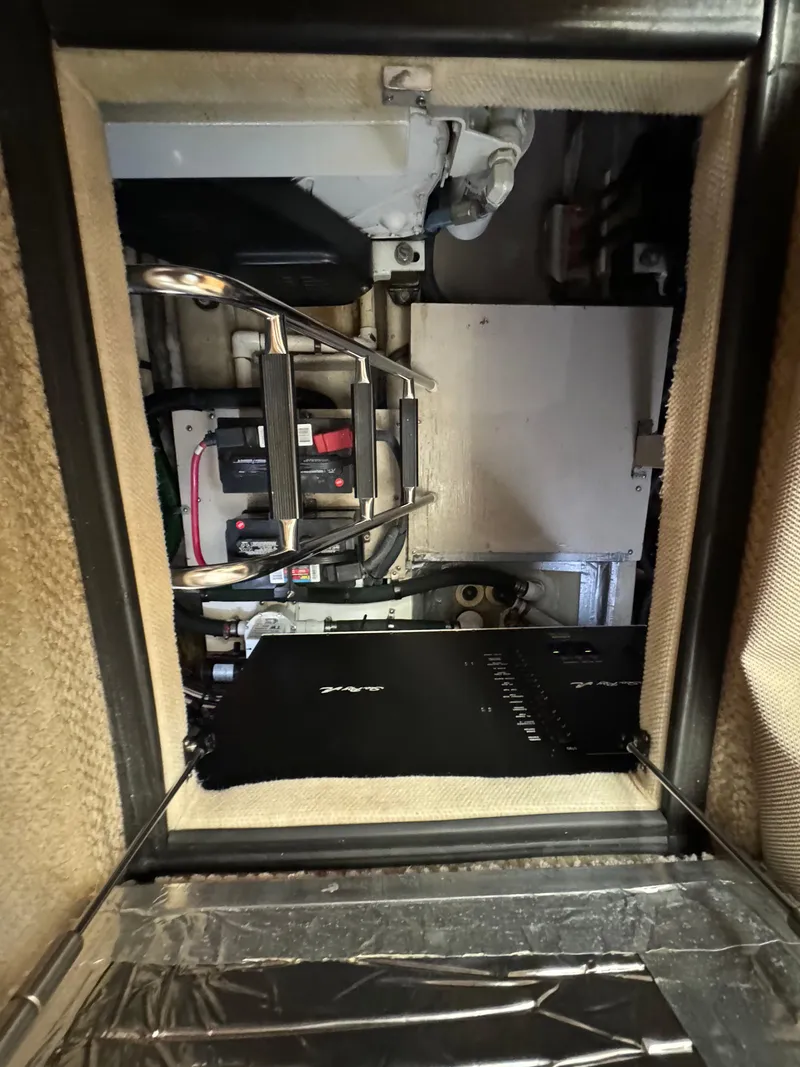 Slide: The Image of Sea Ray 390 Motor Yacht 2005 - 56