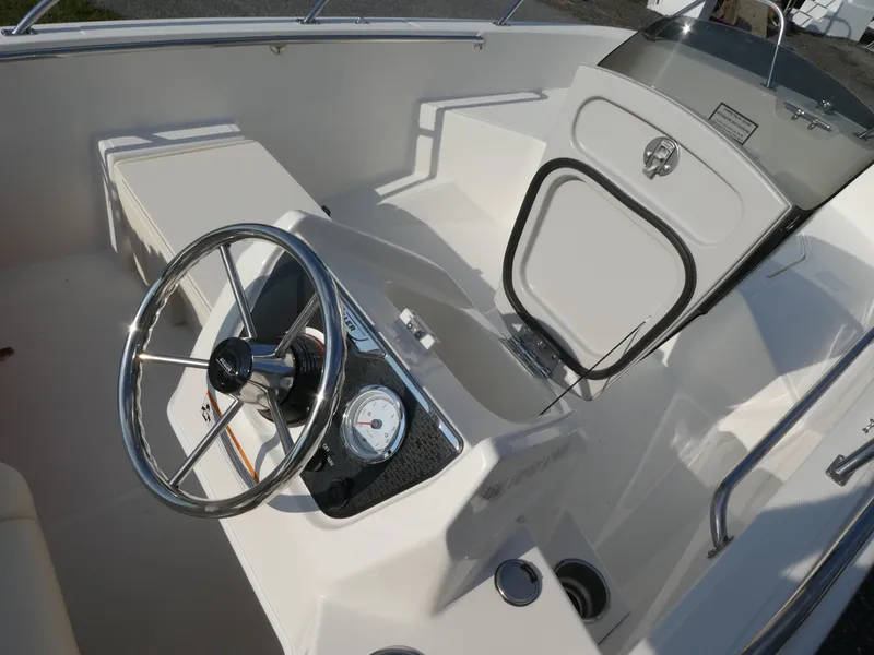 Slide: The Image of Boston Whaler 160 Super Sport 2024 - 8