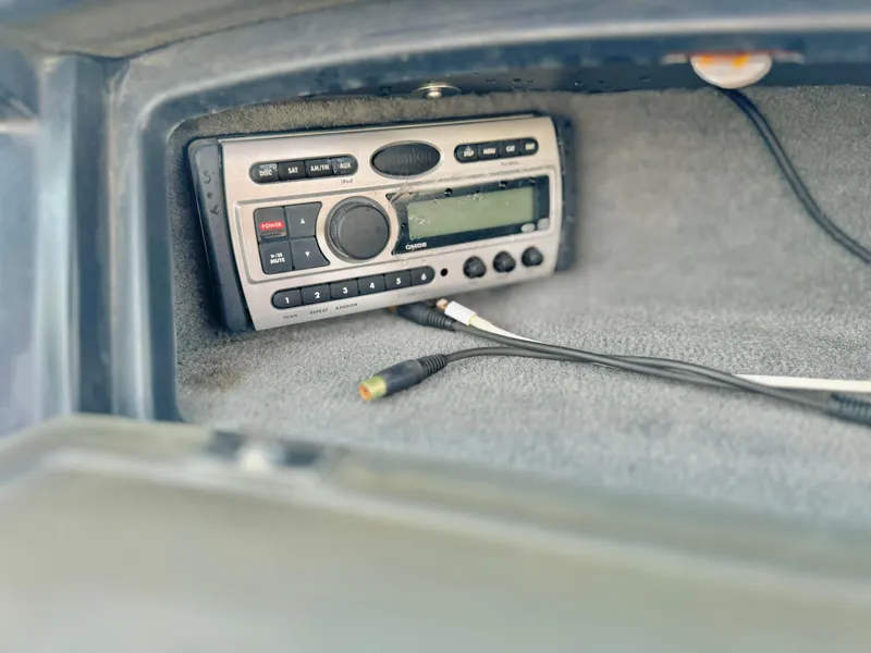 Slide: The Image of Boat stereo system in a 2008 Sea Ray 230 Select Fission. - 11