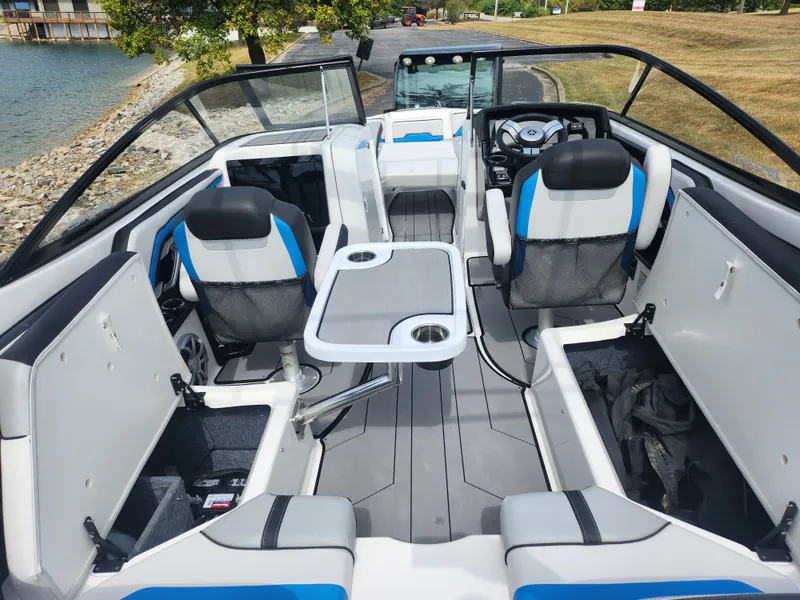 Slide: The Image of Yamaha 242X E-Series 2019 - 10