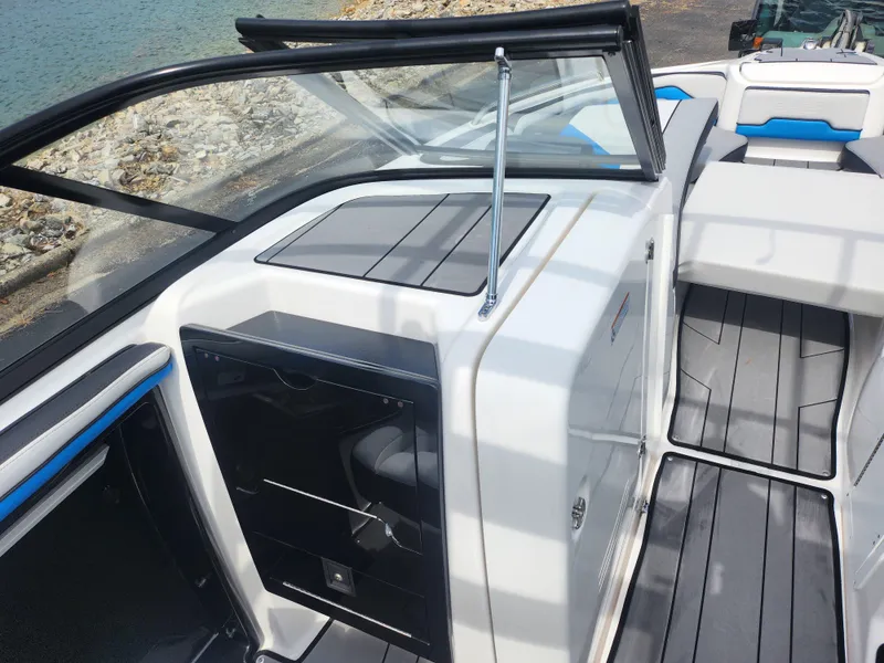 Slide: The Image of Yamaha 242X E-Series 2019 - 12