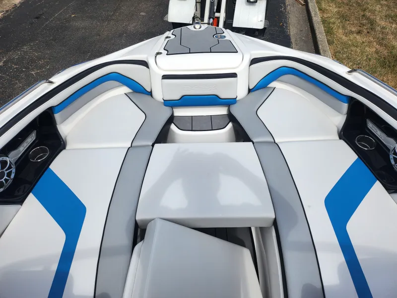 Slide: The Image of Yamaha 242X E-Series 2019 - 16