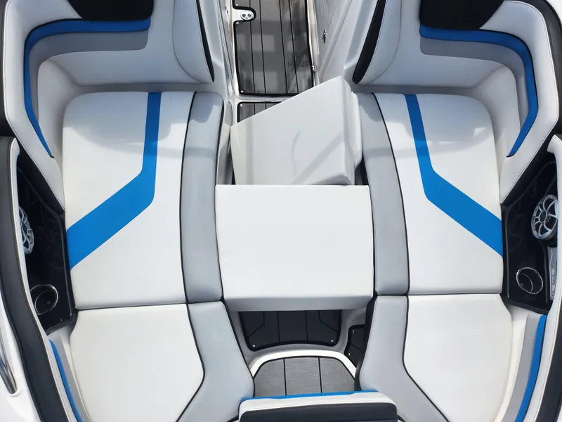 Slide: The Image of Yamaha 242X E-Series 2019 - 18