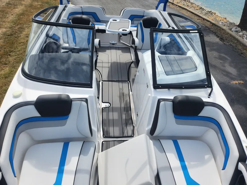 Slide: The Image of Yamaha 242X E-Series 2019 - 19