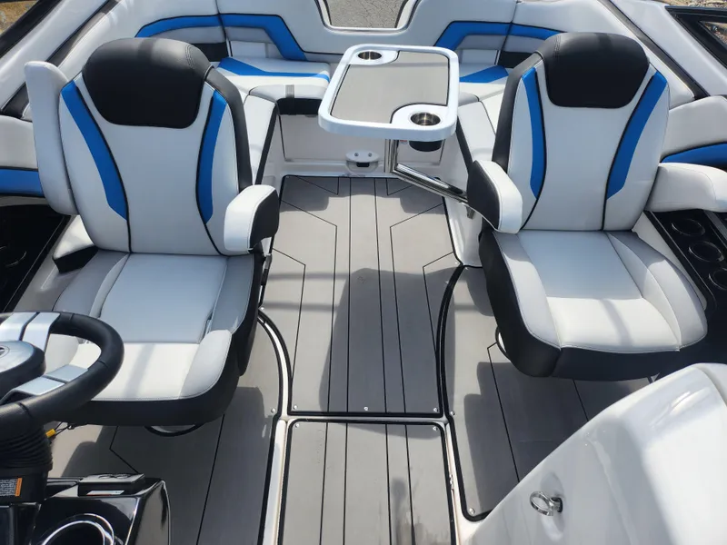 Slide: The Image of Yamaha 242X E-Series 2019 - 20