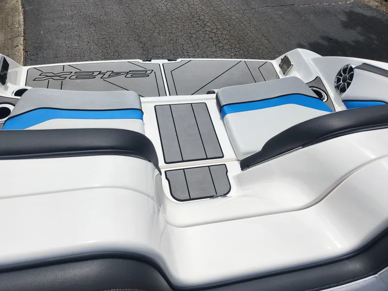 Slide: The Image of Yamaha 242X E-Series 2019 - 23