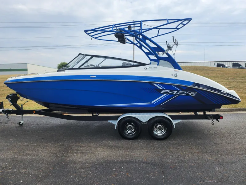 Slide: The Image of Yamaha 242X E-Series 2019 - 4