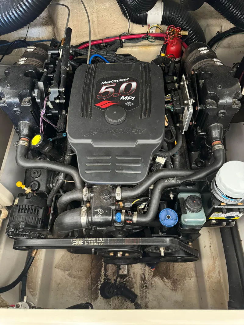 Slide: The Image of MerCruiser 5.0 MPI engine in 2004 Sea Ray 200 Sundeck boat. - 3