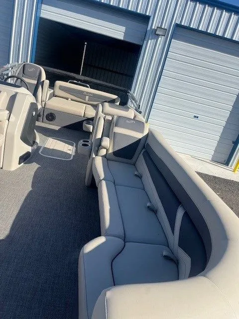 Slide: The Image of Barletta Cabrio 24U 2023 - 10