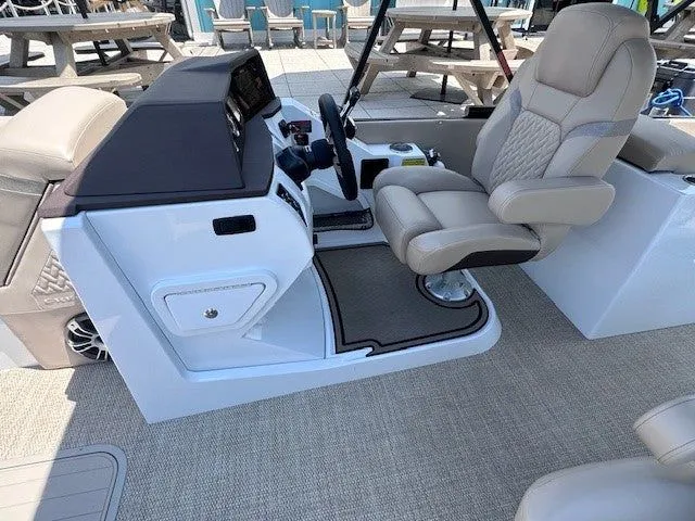 Slide: The Image of Crest Caribbean Platinum 230 SLRC 2024 - 10