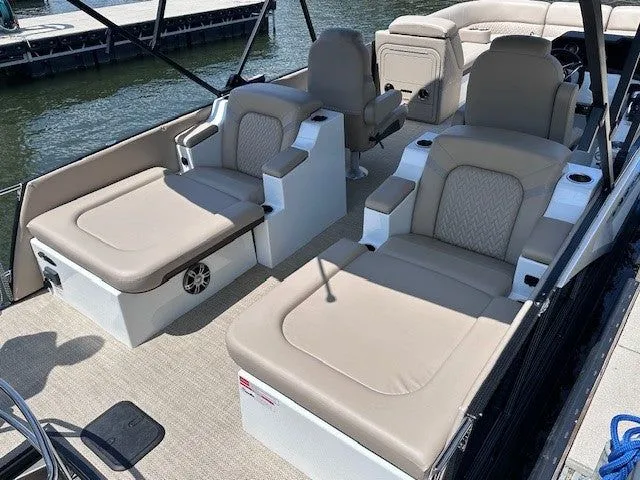 Slide: The Image of Crest Caribbean Platinum 230 SLRC 2024 - 14