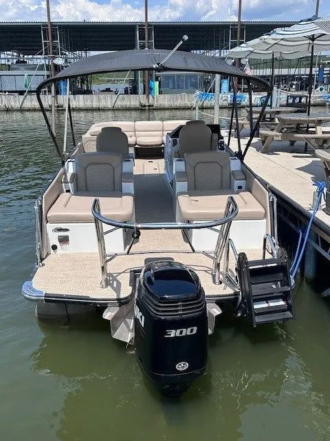 Slide: The Image of Crest Caribbean Platinum 230 SLRC 2024 - 16