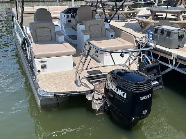 Slide: The Image of Crest Caribbean Platinum 230 SLRC 2024 - 5