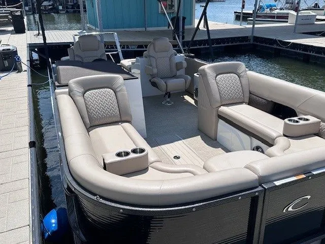 Slide: The Image of Crest Caribbean Platinum 230 SLRC 2024 - 7