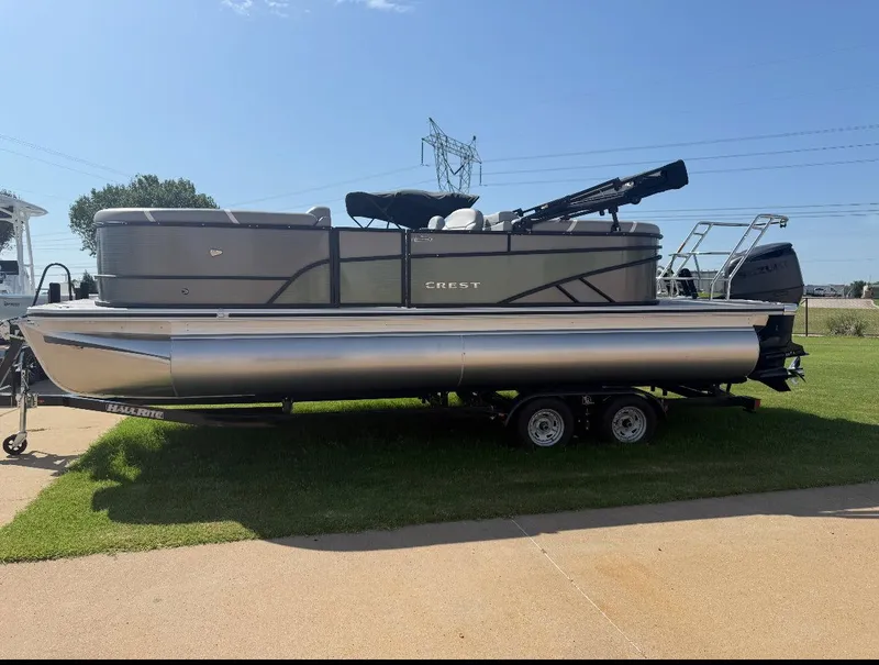 The Image of Crest 220 SLC 2025 - 1