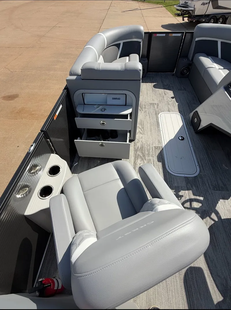 Slide: The Image of Crest 220 SLC 2025 - 5