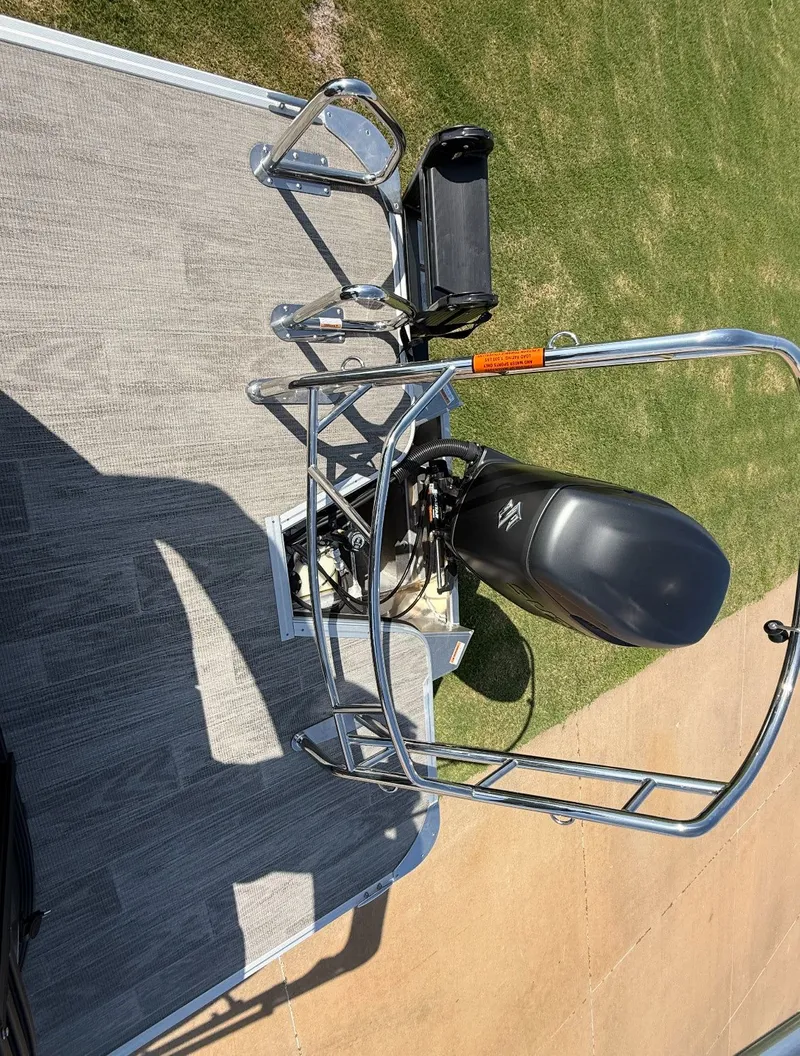 Slide: The Image of Crest 220 SLC 2025 - 6