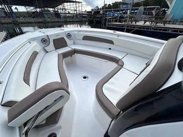 Slide: The Image of Tidewater 232 SS 2025 - 3