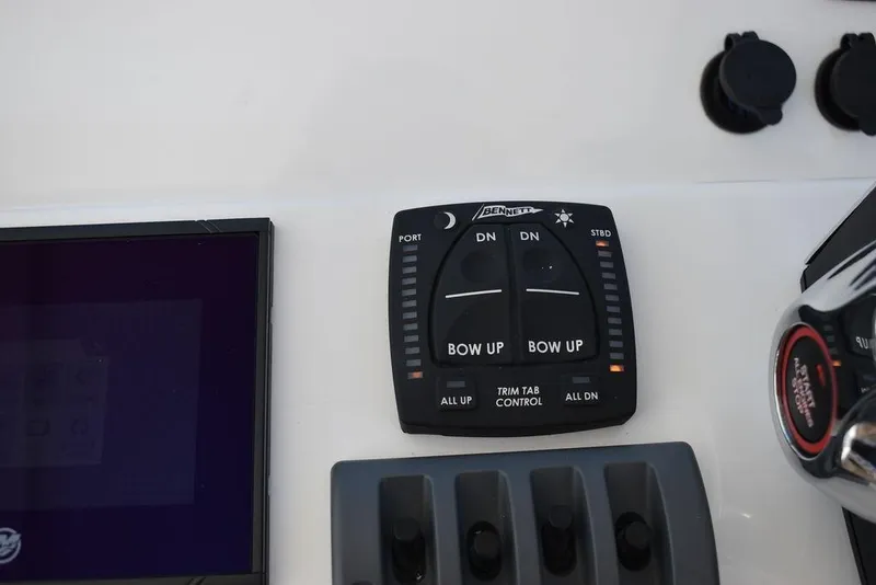 Slide: The Image of Steiger Craft 31 Miami 2023 - 101