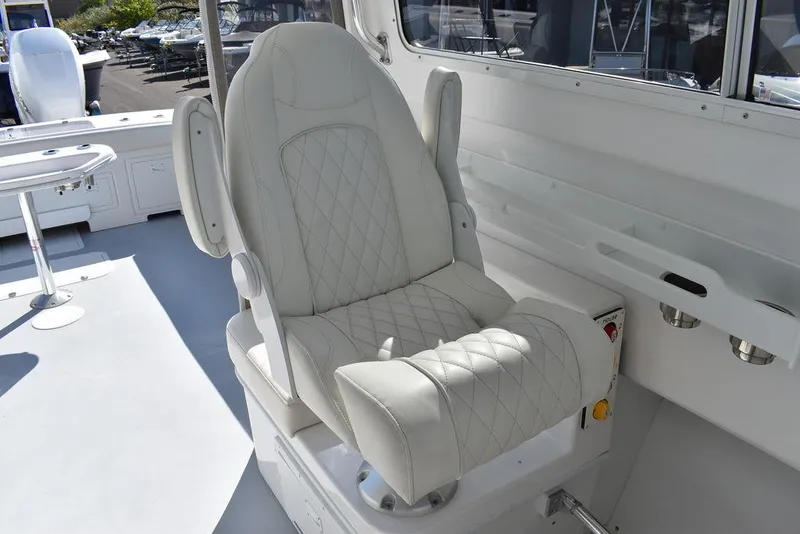 Slide: The Image of Steiger Craft 31 Miami 2023 - 62