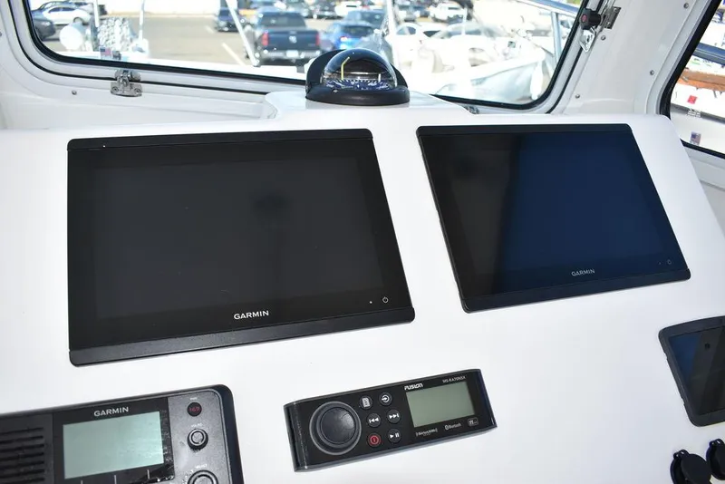 Slide: The Image of Steiger Craft 31 Miami 2023 - 84