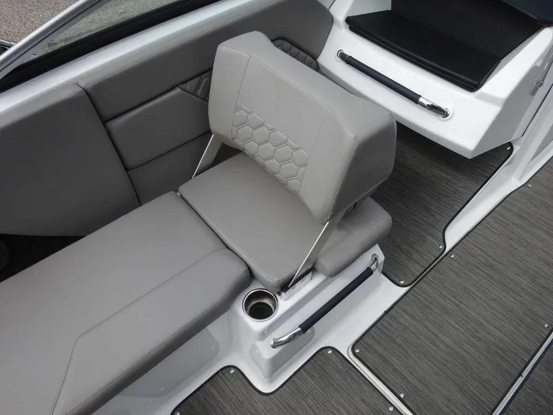 Slide: The Image of Four Winns H1 Sterndrive 2023 - 11