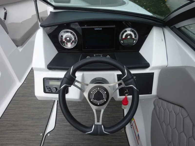 Slide: The Image of Four Winns H1 Sterndrive 2023 - 13