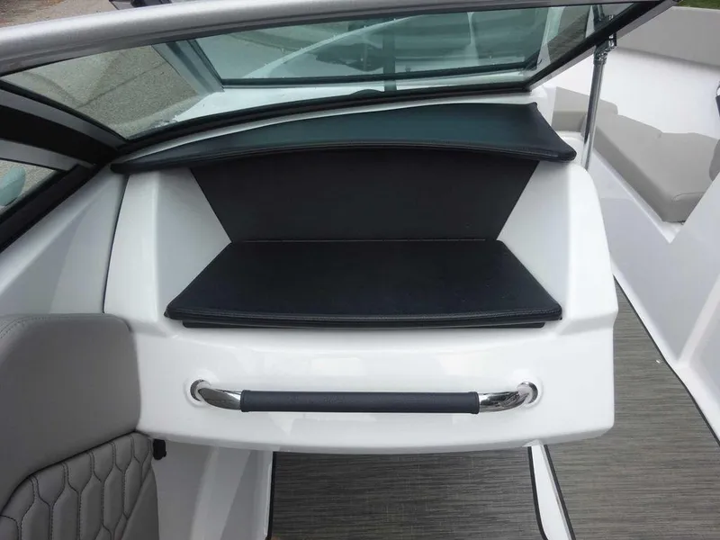 Slide: The Image of Four Winns H1 Sterndrive 2023 - 15